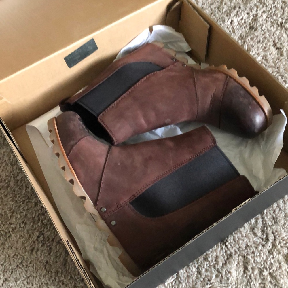 Sorel wedge booties!!
